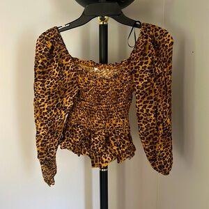 Mi ami puffed sleeve crop top size: M